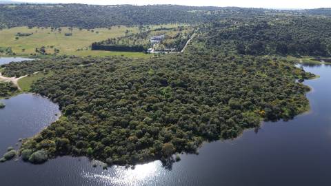Terreno à venda , lugar Barragem Marechal Carmona s/n