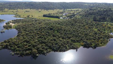 Terreno à venda , lugar Barragem Marechal Carmona s/n