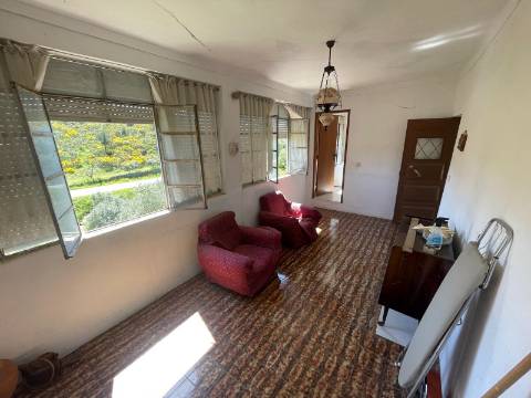 Moradia na Serrasqueira, Prédio Urbano, Prédio Rústico