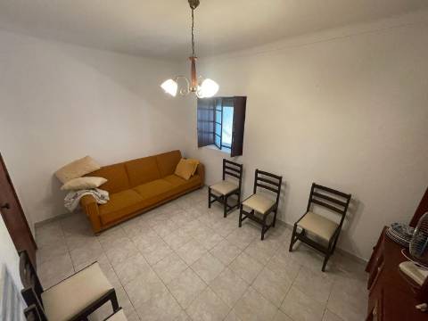 Moradia na Serrasqueira, Prédio Urbano, Prédio Rústico