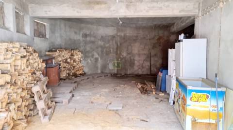 Garagem com 80m2 para venda junto á Camara Municipal em Castelo Branco.