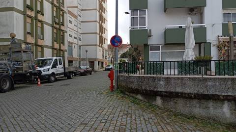Garagem com 80m2 para venda junto á Camara Municipal em Castelo Branco.