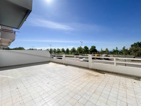 Apartamento T3 remodelado, com terraço na Qtª do Dr. Beirão, em Castelo Branco