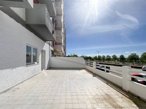 Apartamento T3 remodelado, com terraço na Qtª do Dr. Beirão, em Castelo Branco