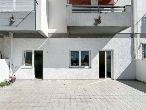 Apartamento T3 remodelado, com terraço na Qtª do Dr. Beirão, em Castelo Branco