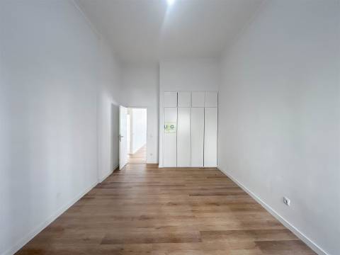 Apartamento T3 remodelado, com terraço na Qtª do Dr. Beirão, em Castelo Branco