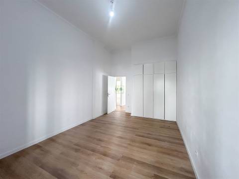 Apartamento T3 remodelado, com terraço na Qtª do Dr. Beirão, em Castelo Branco