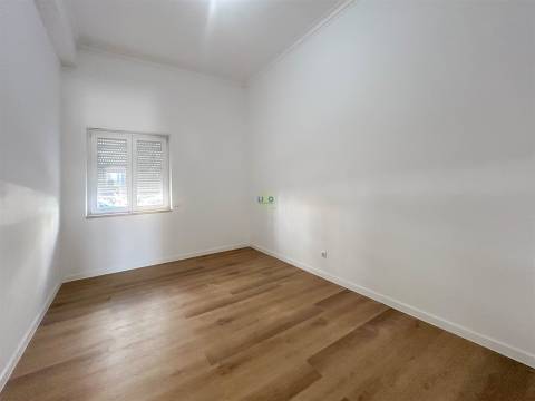 Apartamento T3 remodelado, com terraço na Qtª do Dr. Beirão, em Castelo Branco