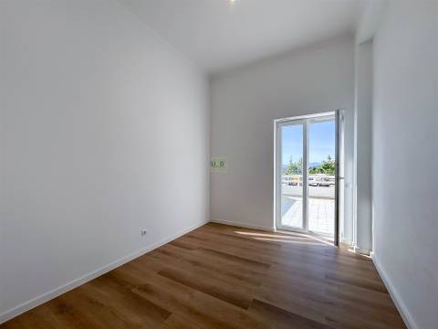 Apartamento T3 remodelado, com terraço na Qtª do Dr. Beirão, em Castelo Branco