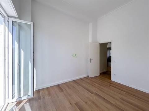 Apartamento T3 remodelado, com terraço na Qtª do Dr. Beirão, em Castelo Branco