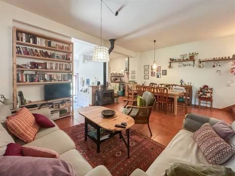 Fabulosa Quinta com 6 quartos - 2 casas legalizadas - A confinar com Ribeiro!