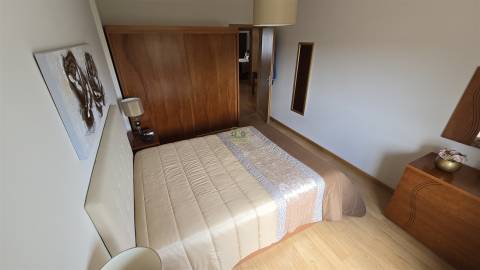 Apartamento T4 com garagem fechada na Qtª da Carapalha, em Castelo Branco