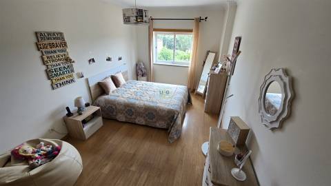 Apartamento T4 com garagem fechada na Qtª da Carapalha, em Castelo Branco