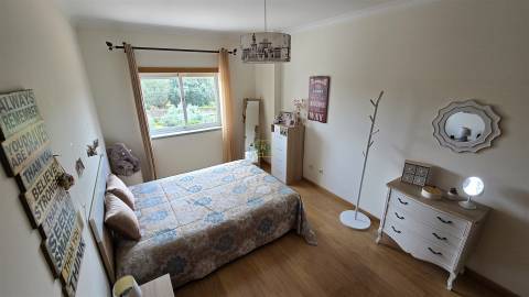 Apartamento T4 com garagem fechada na Qtª da Carapalha, em Castelo Branco