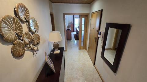 Apartamento T4 com garagem fechada na Qtª da Carapalha, em Castelo Branco