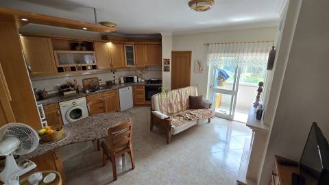 Apartamento T4 com garagem fechada na Qtª da Carapalha, em Castelo Branco