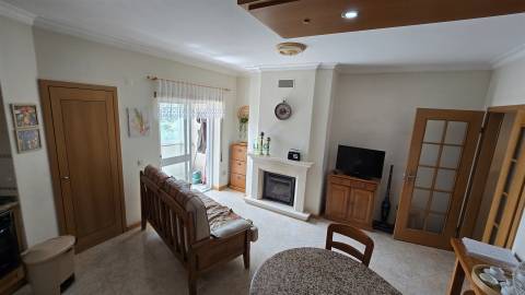 Apartamento T4 com garagem fechada na Qtª da Carapalha, em Castelo Branco