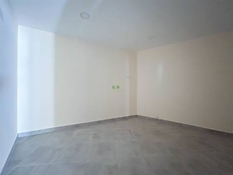 Excelente Oportunidade de Negócio: Moradia V6, em pleno centro da cidade.