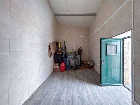 Excelente Oportunidade de Negócio: Moradia V6, em pleno centro da cidade.