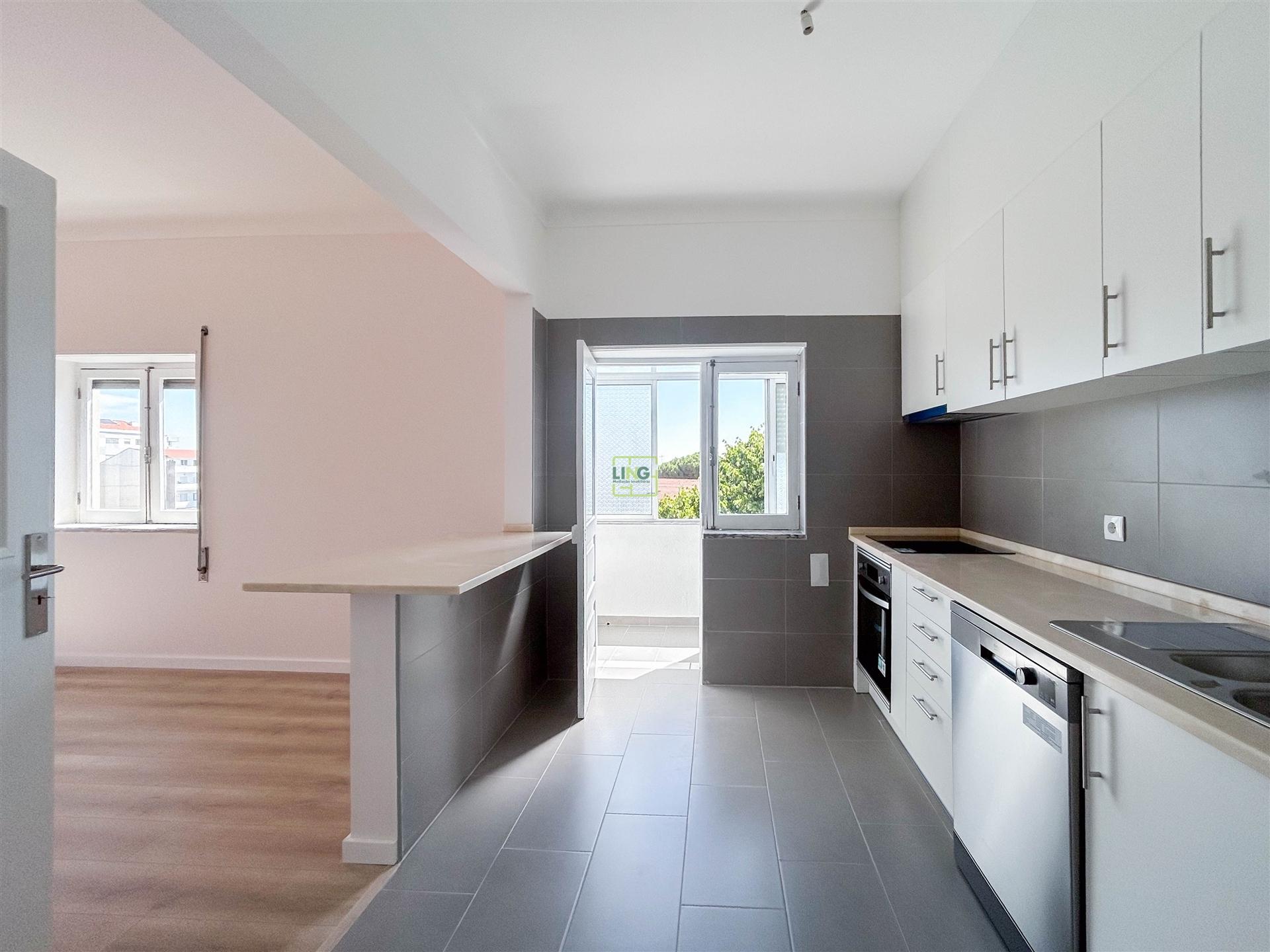 Excelente Oportunidade: Apartamento T2, remodelado na Avenida Nuno Álvares