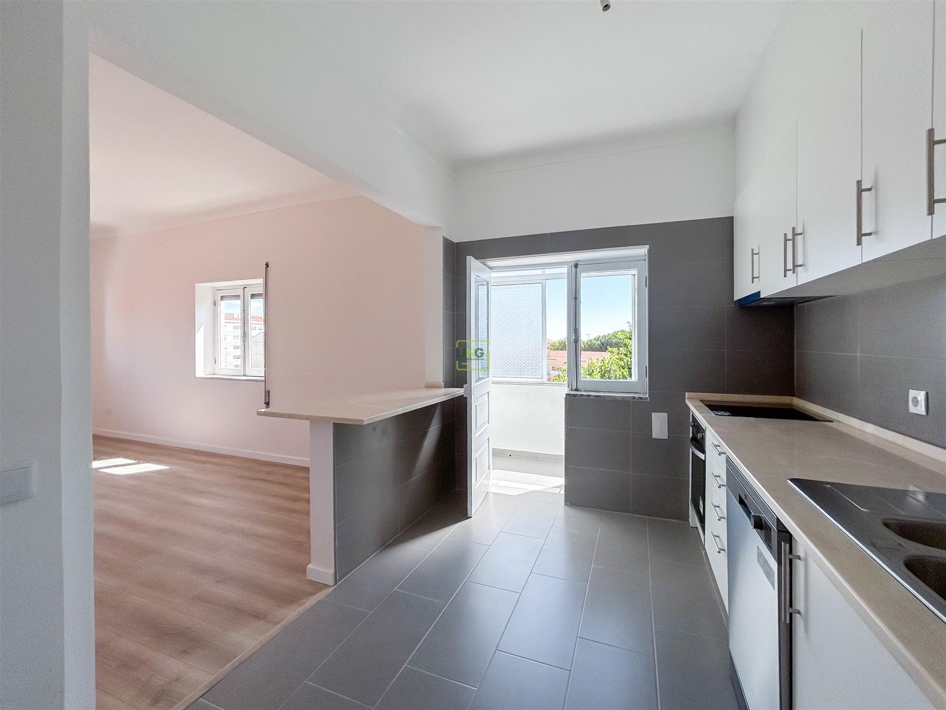 Excelente Oportunidade: Apartamento T2, remodelado na Avenida Nuno Álvares