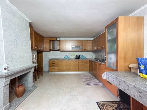 Moradia Geminada V4 em Castelo Branco