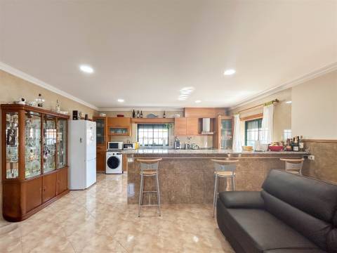 Moradia Geminada V4 em Castelo Branco