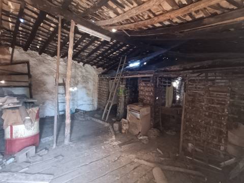 Moradia Geminada para renovar