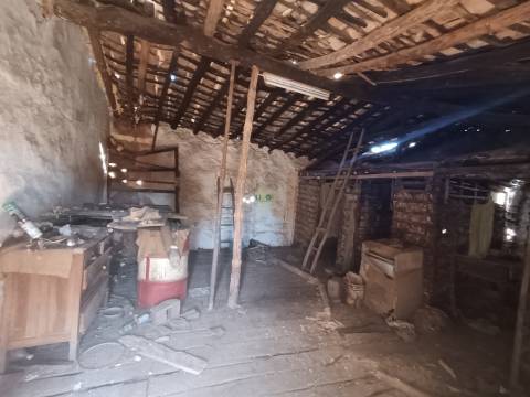 Moradia Geminada para renovar