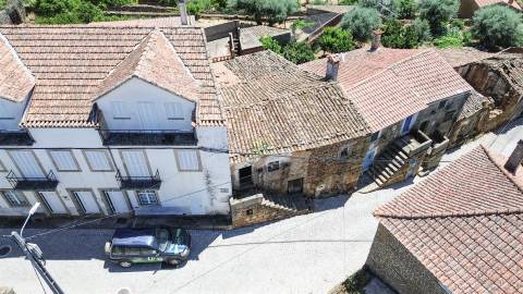 Moradia Geminada para renovar