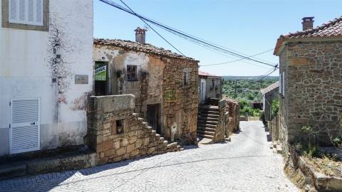 Moradia Geminada para renovar