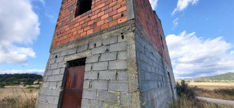 Quinta com 46.000 m² – Água abundante, localização privilegiada e enorme potencial!