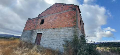 Quinta com 46.000 m² – Água abundante, localização privilegiada e enorme potencial!