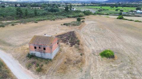 Quinta com 46.000 m² – Água abundante, localização privilegiada e enorme potencial!