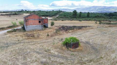 Quinta com 46.000 m² – Água abundante, localização privilegiada e enorme potencial!