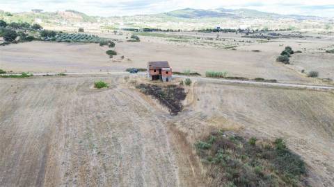 Quinta com 46.000 m² – Água abundante, localização privilegiada e enorme potencial!