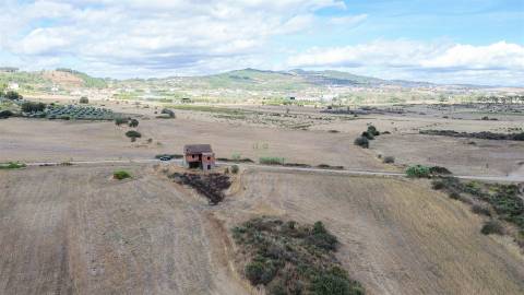 Quinta com 46.000 m² – Água abundante, localização privilegiada e enorme potencial!