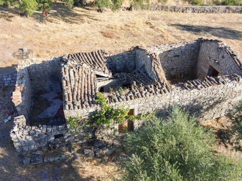 Quinta com Casa em Pedra (Urbana) para reconstruir
