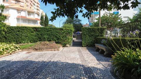 Fantástica Moradia Isolada V6, em plena Avenida das Palmeiras