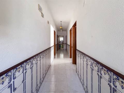 Moradia T3 com quintal para venda em Castelo Branco