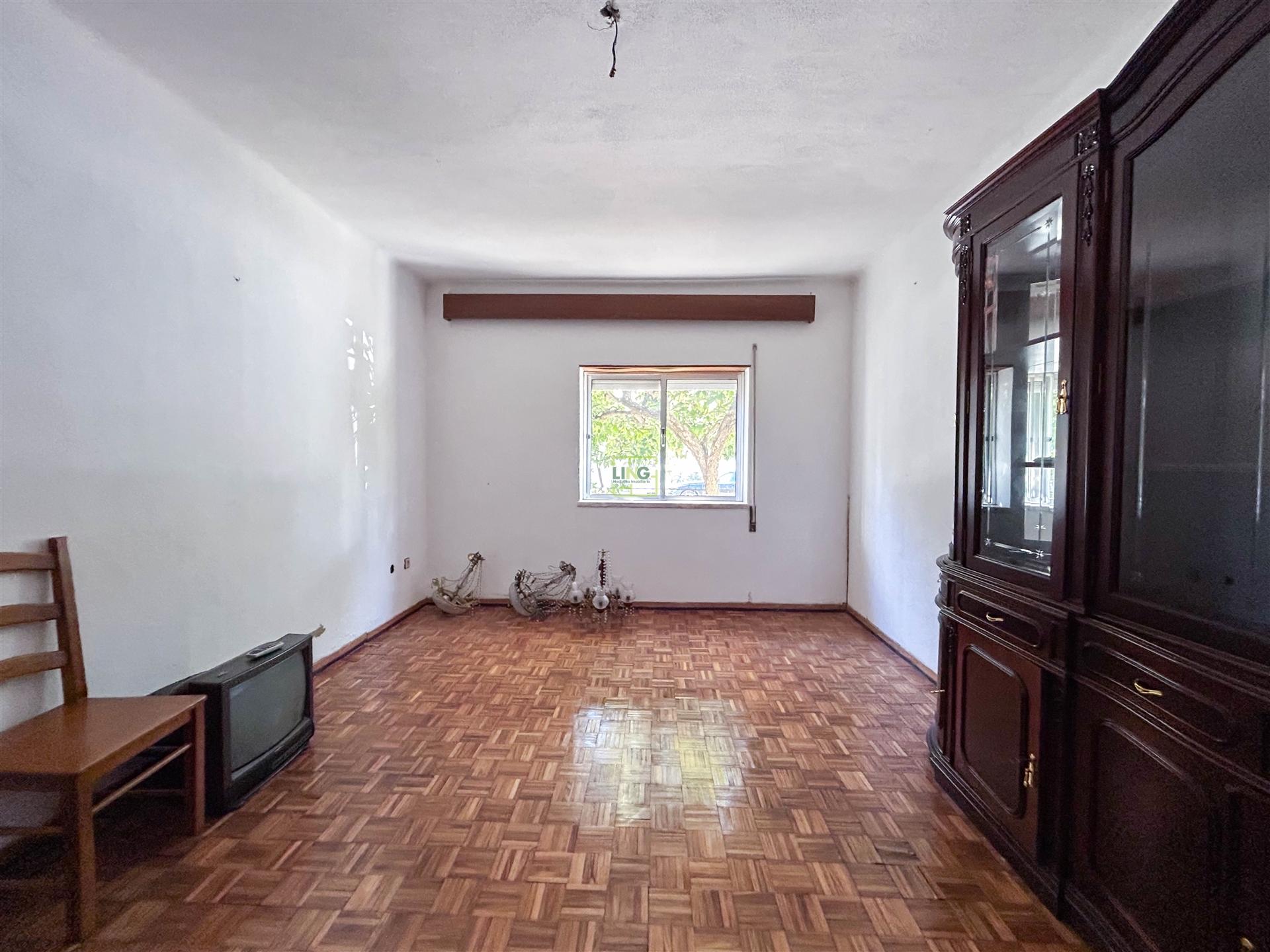 Moradia T3 com quintal para venda em Castelo Branco