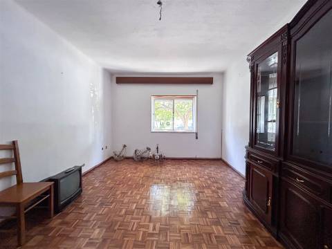 Moradia T3 com quintal para venda em Castelo Branco