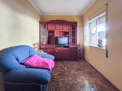 Moradia T3 com quintal para venda em Castelo Branco