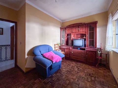 Moradia T3 com quintal para venda em Castelo Branco