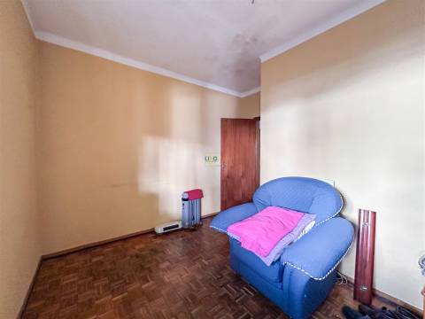 Moradia T3 com quintal para venda em Castelo Branco