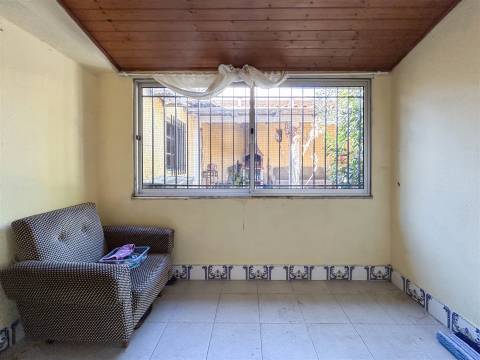 Moradia T3 com quintal para venda em Castelo Branco