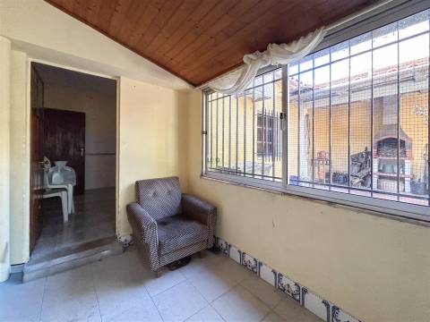 Moradia T3 com quintal para venda em Castelo Branco