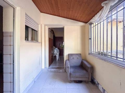 Moradia T3 com quintal para venda em Castelo Branco