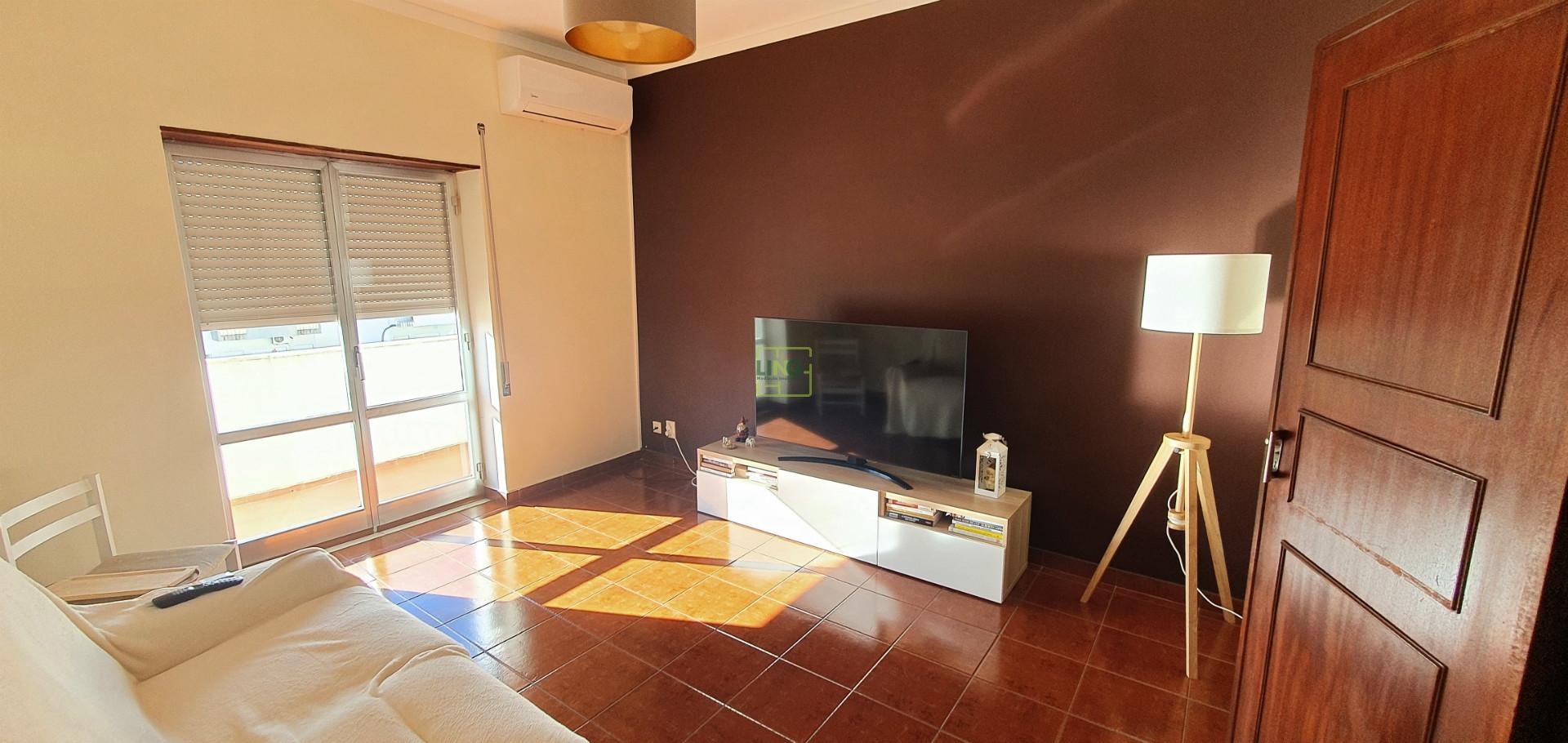 Apartamento T3 com varanda e sótão, em Castelo Branco