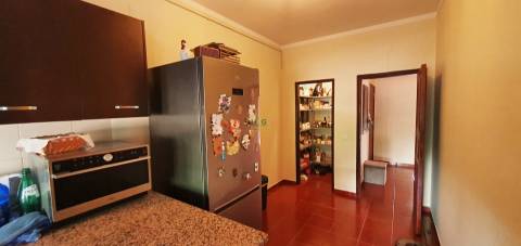 Apartamento T3 com varanda e sótão, em Castelo Branco